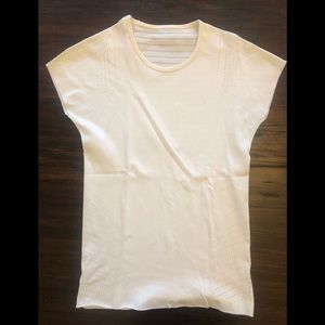 Size 6 lululemon fitted Tee